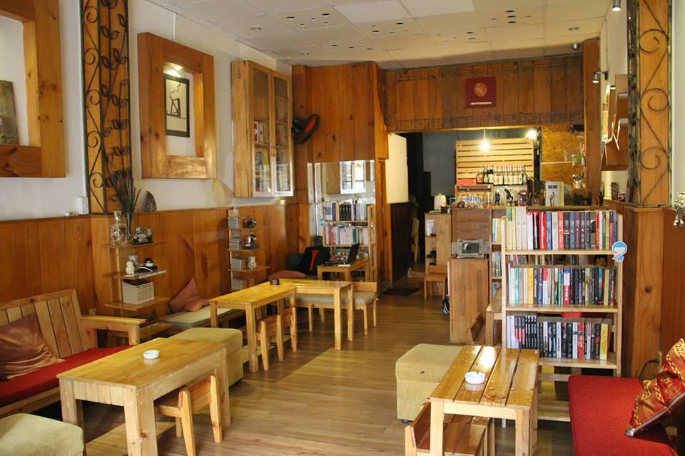 Thi công nội thất quán cafe sách