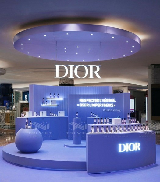 giá trang trí showroom đẹp