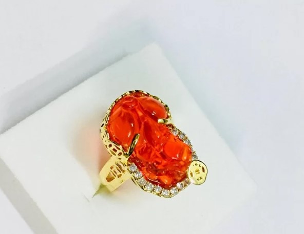 đeo nhẫn phong thủy