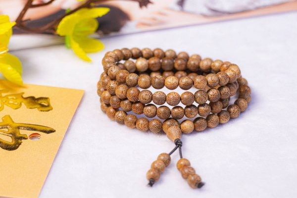 Tìm Hiểu Về Tác Dụng Của Đeo Vòng Trầm Hương Phong Thủy